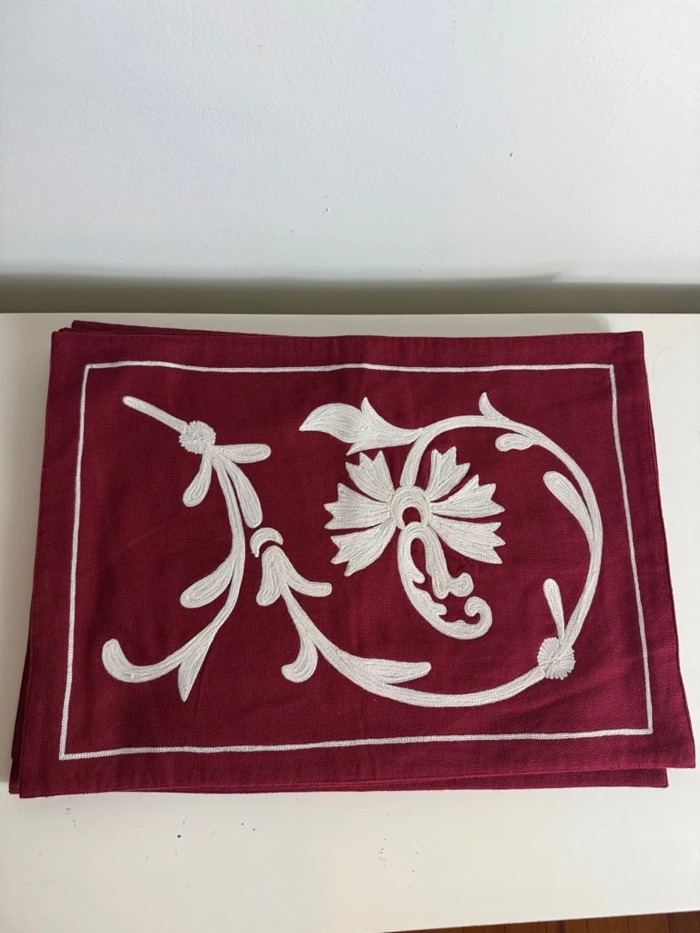 Williams Sonoma Embroidered Linen Cotton Placemats Burgundy White Floral Set 8